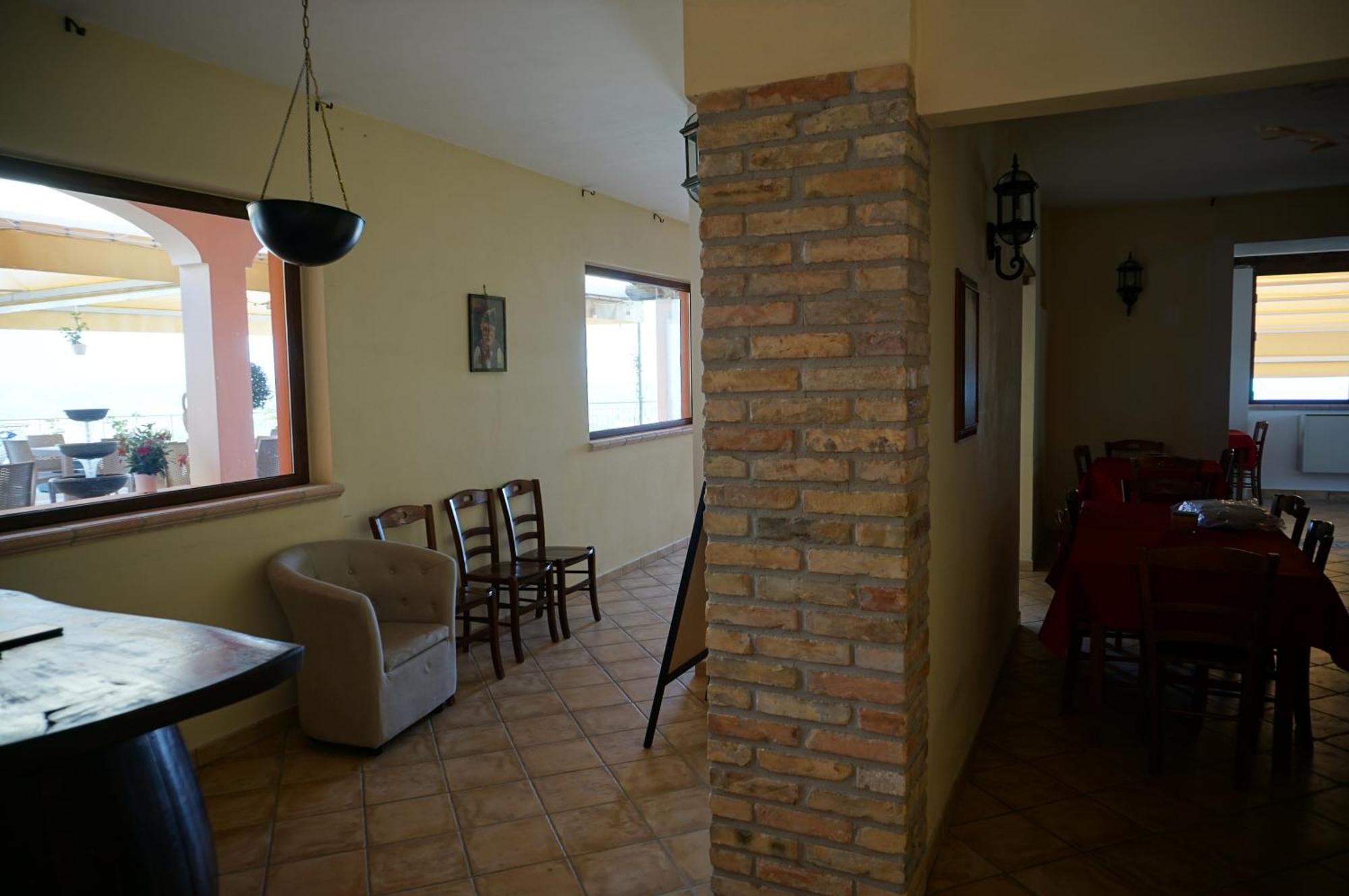 La Terrazza Motta Bed and Breakfast Atri Buitenkant foto