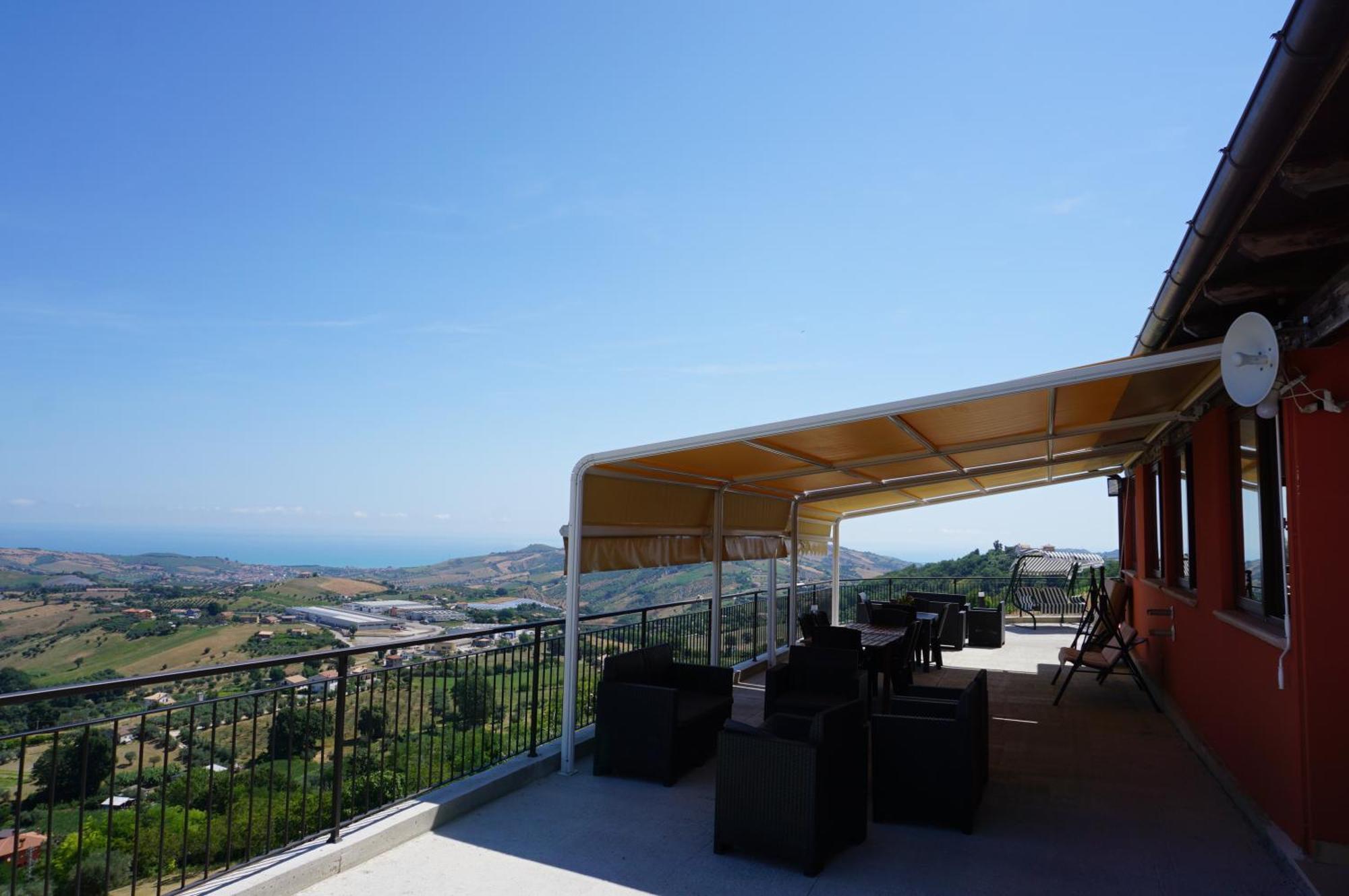 La Terrazza Motta Bed and Breakfast Atri Buitenkant foto