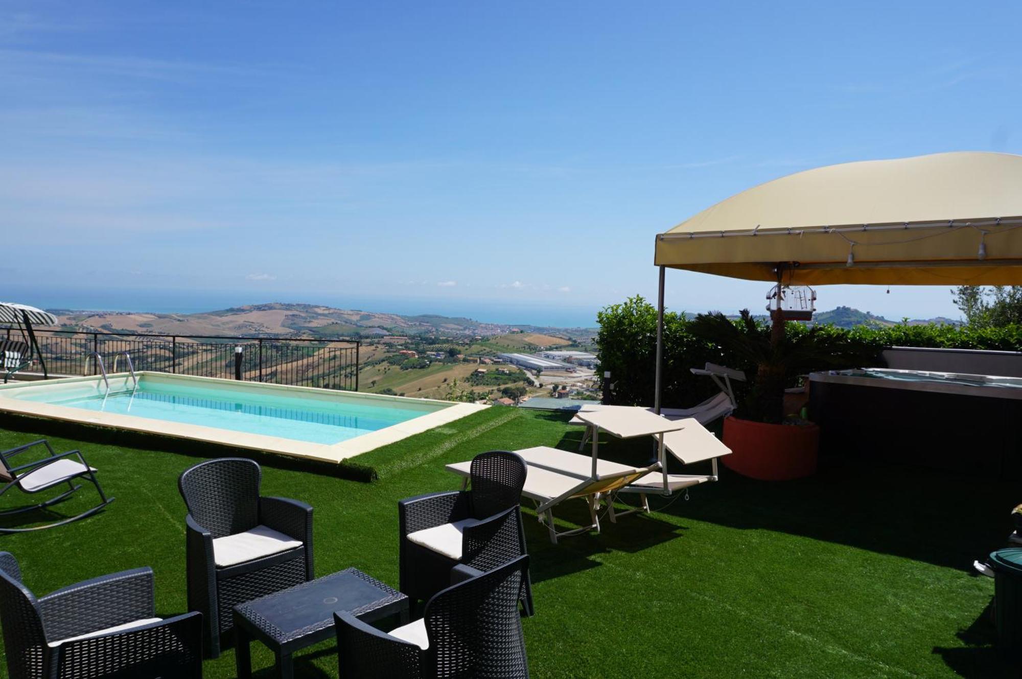 La Terrazza Motta Bed and Breakfast Atri Buitenkant foto