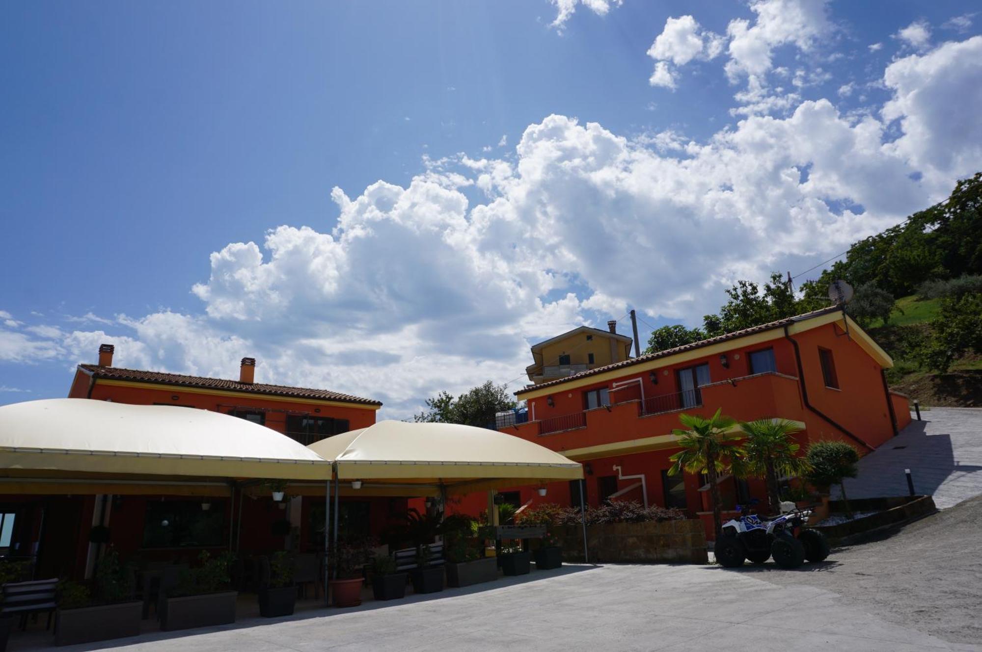La Terrazza Motta Bed and Breakfast Atri Buitenkant foto