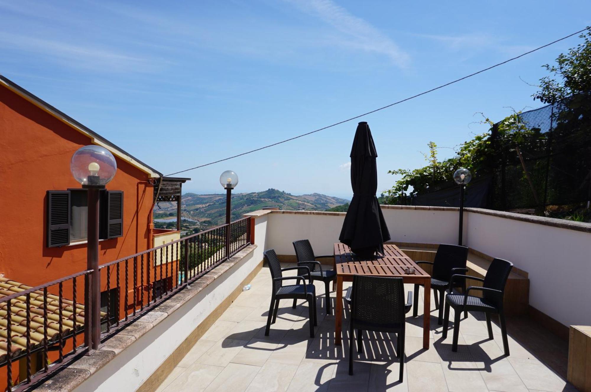 La Terrazza Motta Bed and Breakfast Atri Buitenkant foto