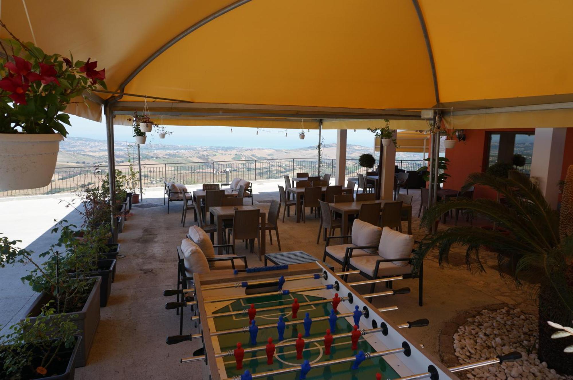 La Terrazza Motta Bed and Breakfast Atri Buitenkant foto