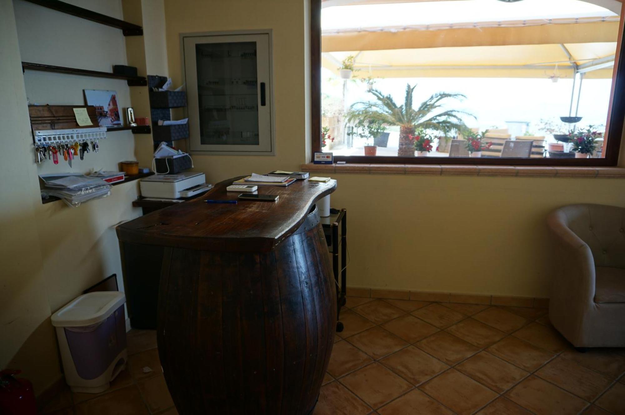 La Terrazza Motta Bed and Breakfast Atri Buitenkant foto