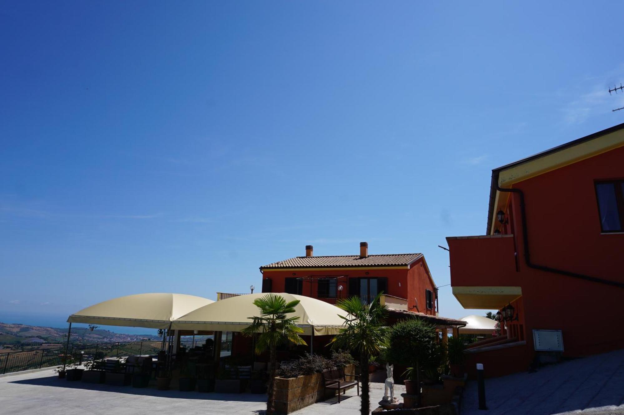 La Terrazza Motta Bed and Breakfast Atri Buitenkant foto
