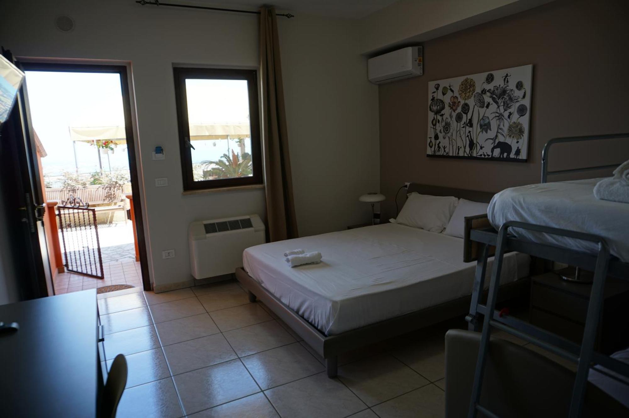 La Terrazza Motta Bed and Breakfast Atri Buitenkant foto