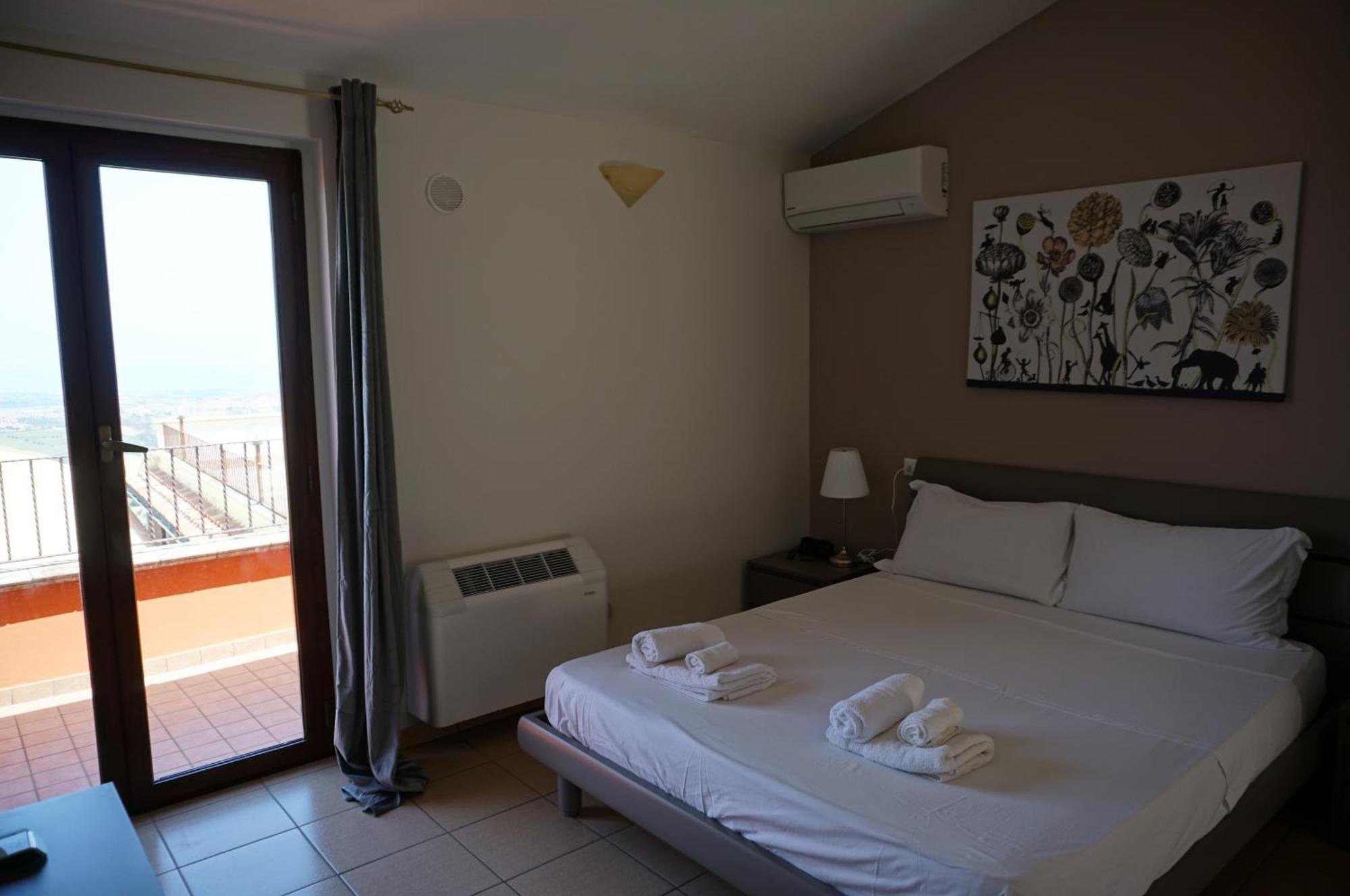 La Terrazza Motta Bed and Breakfast Atri Buitenkant foto