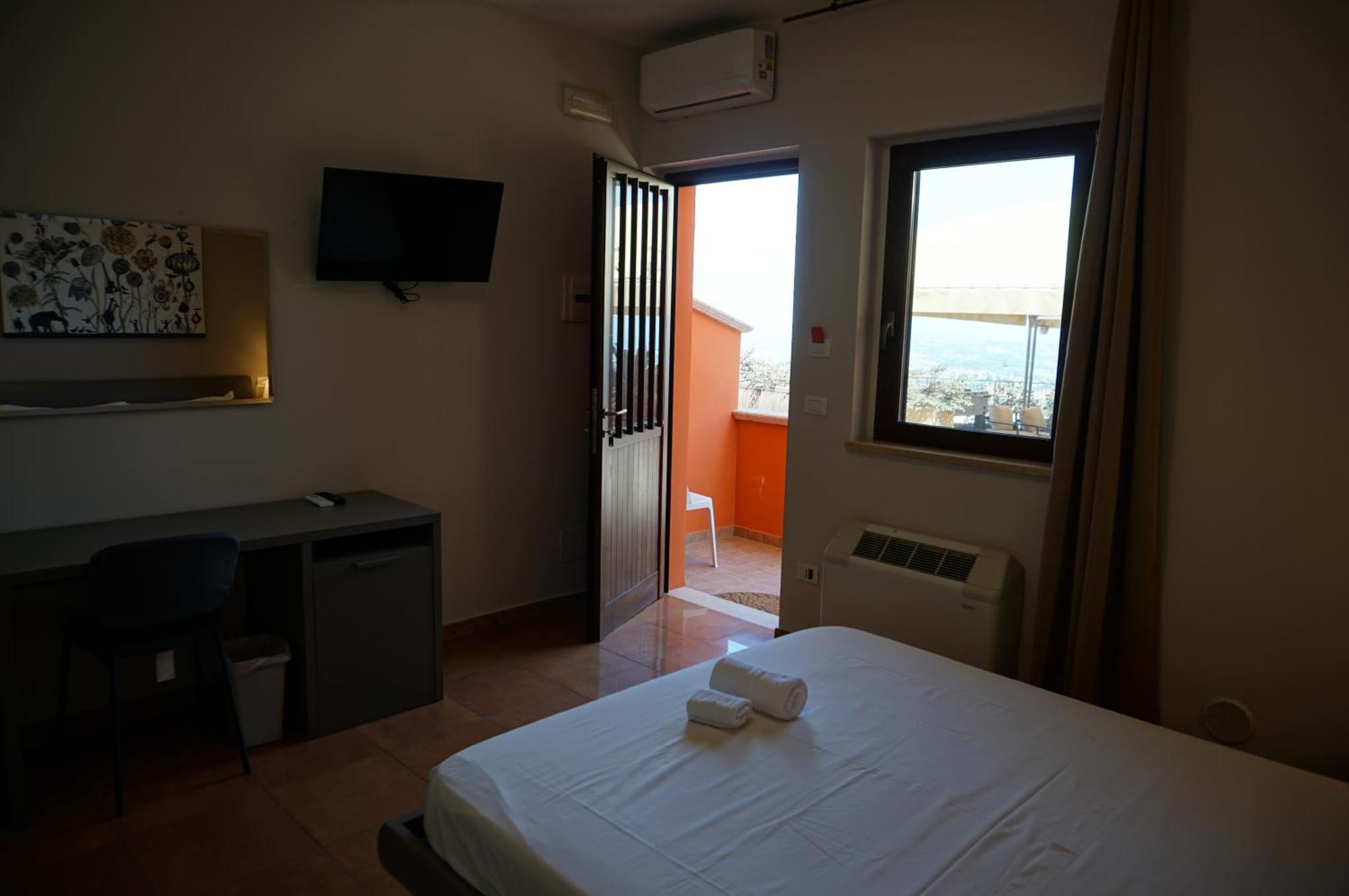 La Terrazza Motta Bed and Breakfast Atri Buitenkant foto