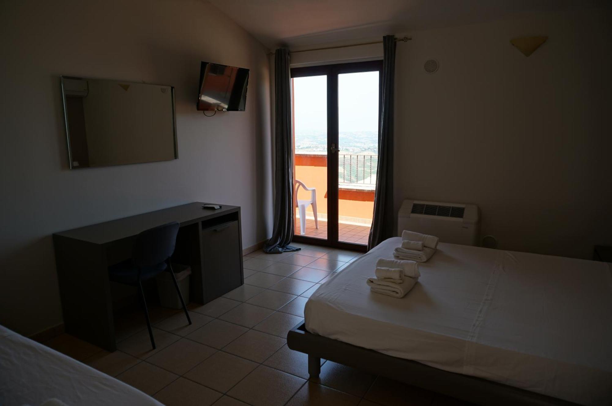 La Terrazza Motta Bed and Breakfast Atri Buitenkant foto