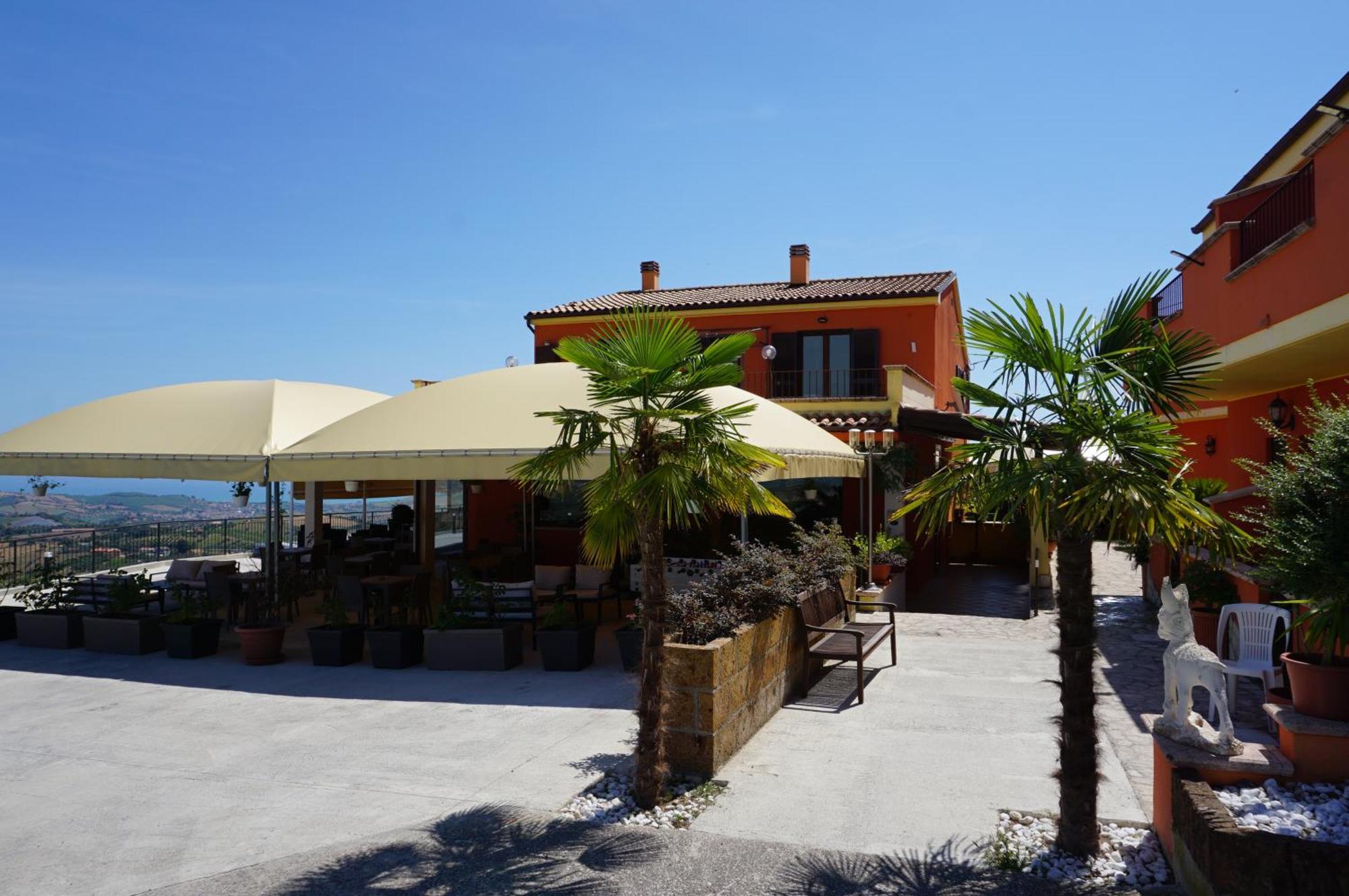 La Terrazza Motta Bed and Breakfast Atri Buitenkant foto