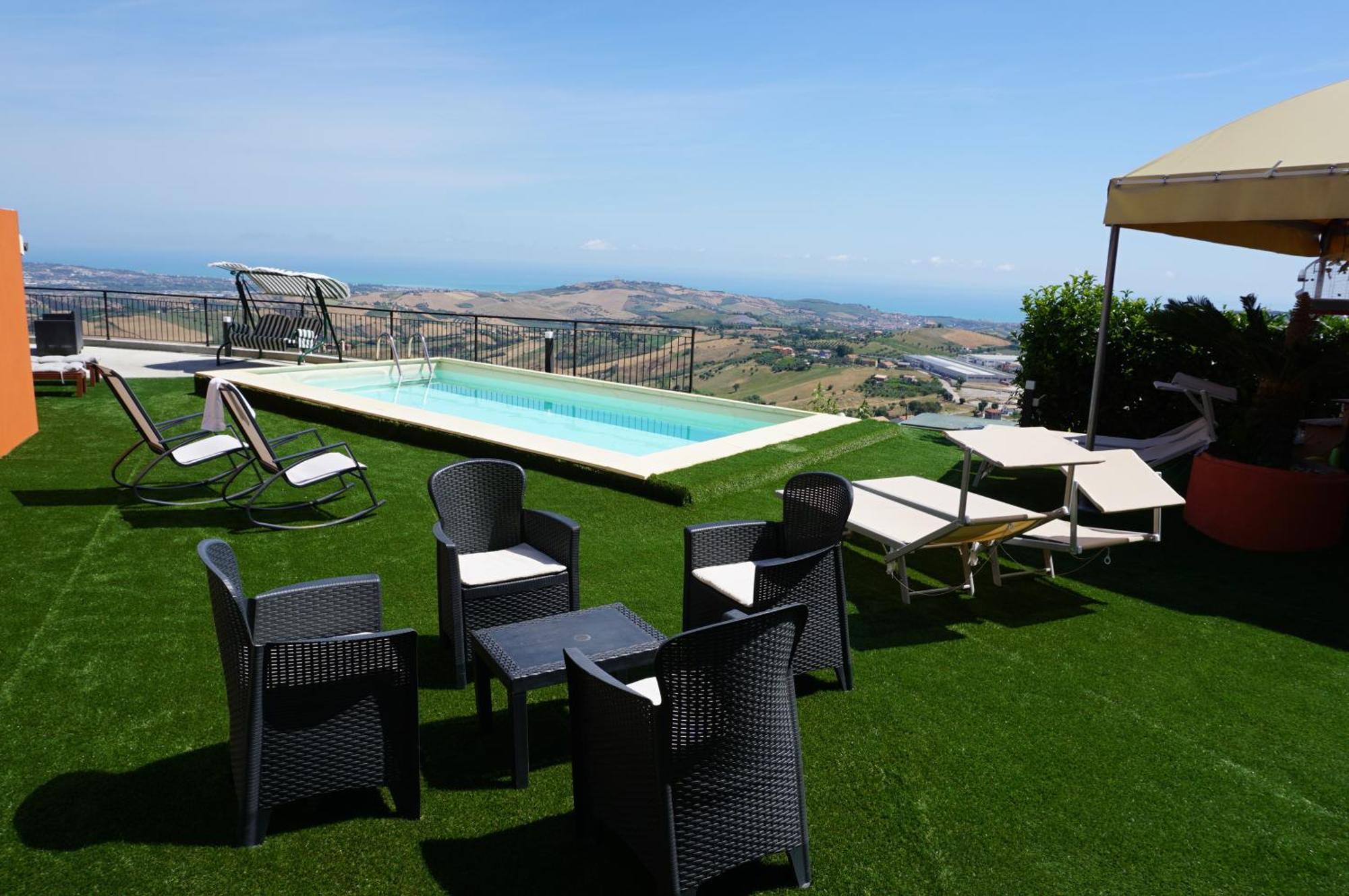 La Terrazza Motta Bed and Breakfast Atri Buitenkant foto